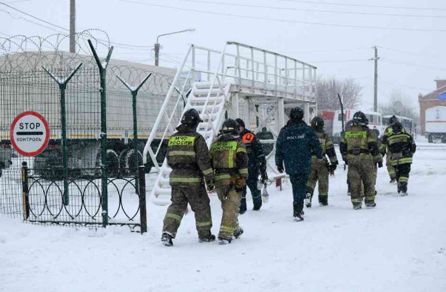 Sixteen miners feared dead in Russian mine blast