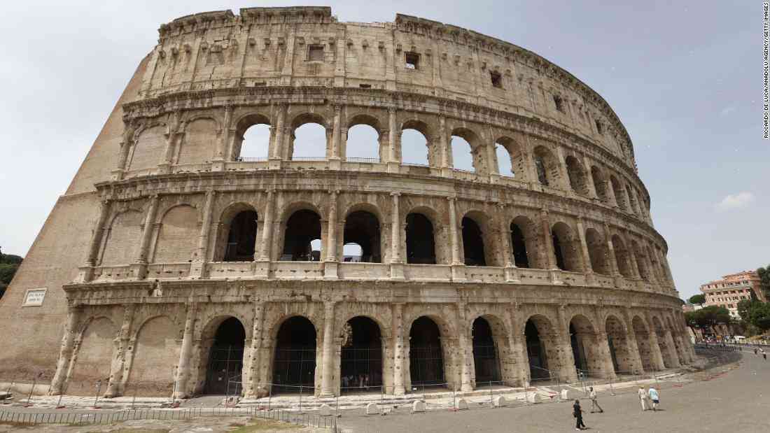 Group of tourists stole beer and set fire to trash bins at the Colosseum