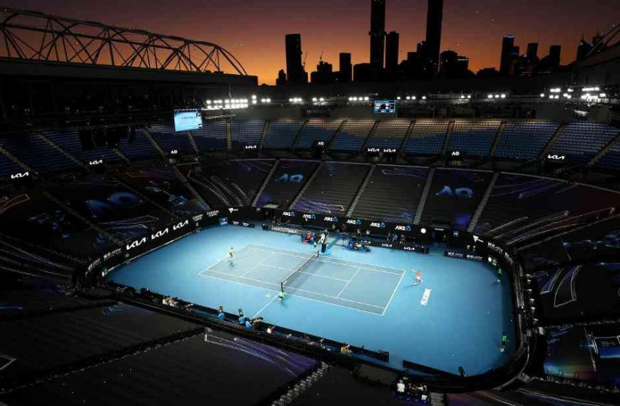 Australian Open open to vaccines boycott after anti-vax group protests against vaccinations